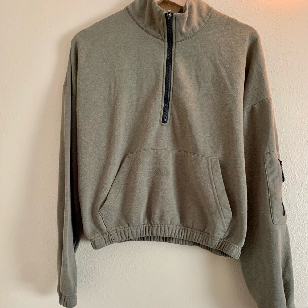 Green slightly cropped long sleeve zip up